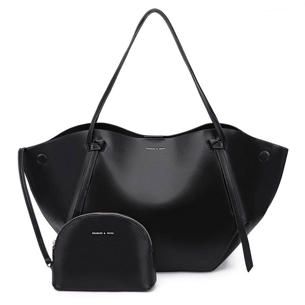 C&K Calla XL Tote (Category: Tote Bags) located in Bulacan. Submitted by mykakarizza (Listing ID 1468927409, Image 2). Description: NOW AVAILABLE IN XL ✨✨ ₱1050 only C&K Calla XL Tote Size: Width 22-50 cm Depth 11.6 cm Height 30 cm Add paperbag 100 ─── ✦ ─── ✦ ─── ✦ ─── ✦ ─── 🛍️ LOOKING FOR MORE RESELLERS 🛍️ ✨ Buy 3 pcs of ANY items — FREE SHIPPING NA!🚚 ✨ Buy 10 items → FREE SF + ₱50 OFF EACH! 💖 PM us for 30 pcs & up WS 🤍 #mallpulloutbagssup