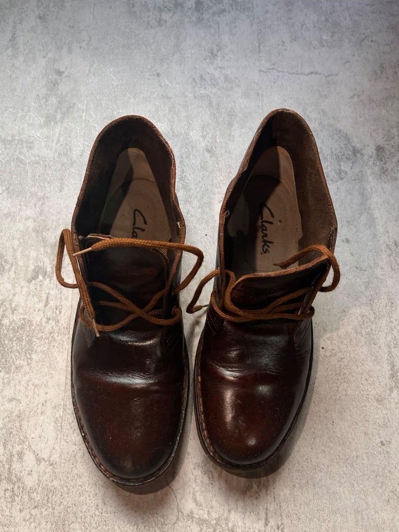 Clarks Desert Boots (Category: Boots) located in Manila. Submitted by _thrift_time (Listing ID 1468804179, Image 3). Description: Thrifted item Authentic Fair Condition issue: Minor sign of usage.