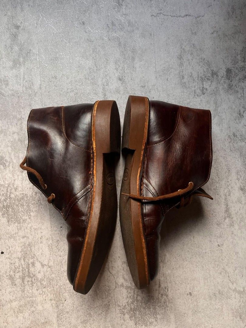 Clarks Desert Boots (Category: Boots) located in Manila. Submitted by _thrift_time (Listing ID 1468804179, Image 2). Description: Thrifted item Authentic Fair Condition issue: Minor sign of usage.
