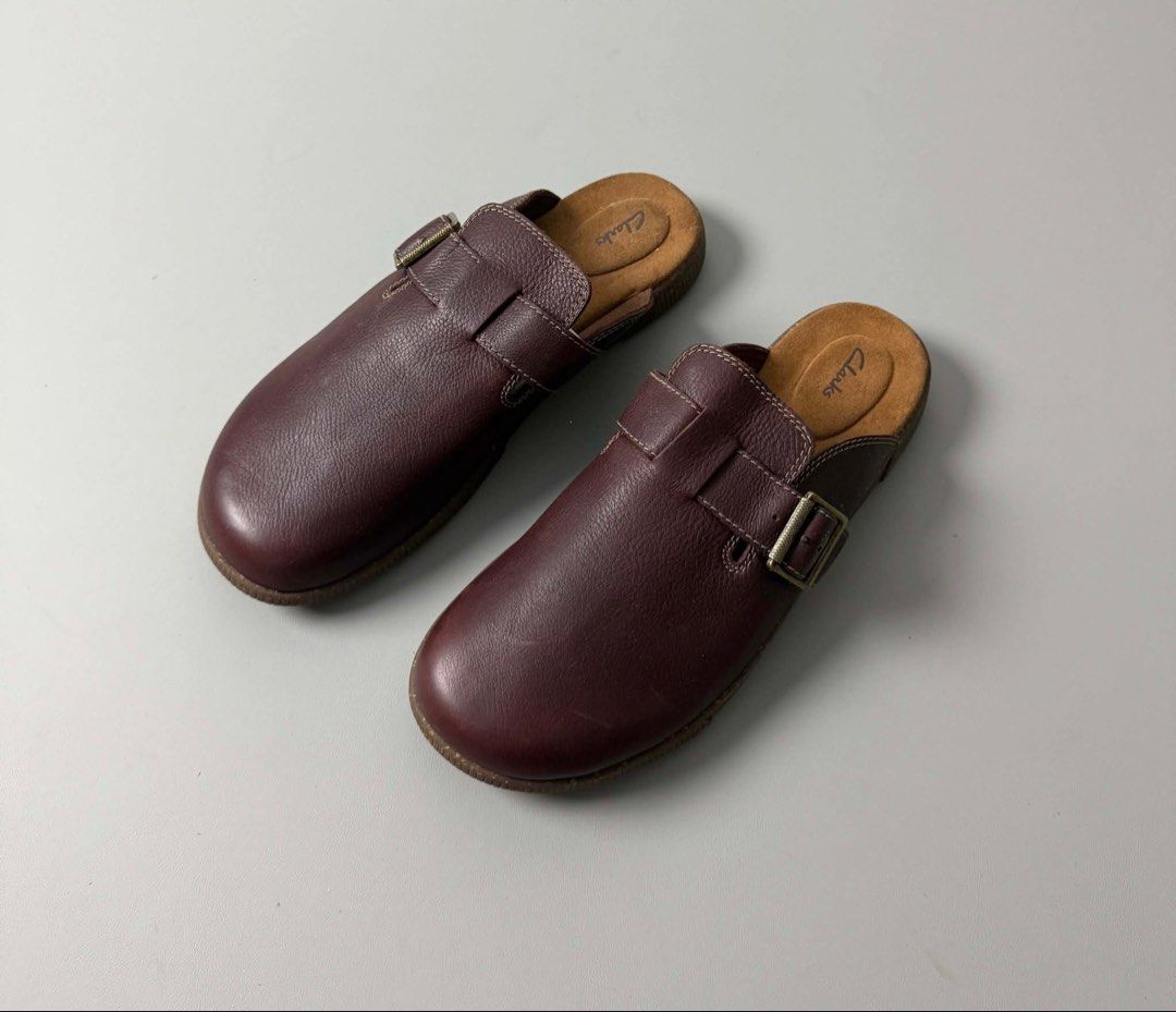 CLARKS VINE CEDAR CLOGS SANDALS MENS (Category: Sneakers) located in Guagua. Submitted by sweetboyy (Listing ID 1468870677, Image 1). Description: CLARKS VINE CEDAR CLOGS SANDALS MENS SIZE 9. 5US MENS.