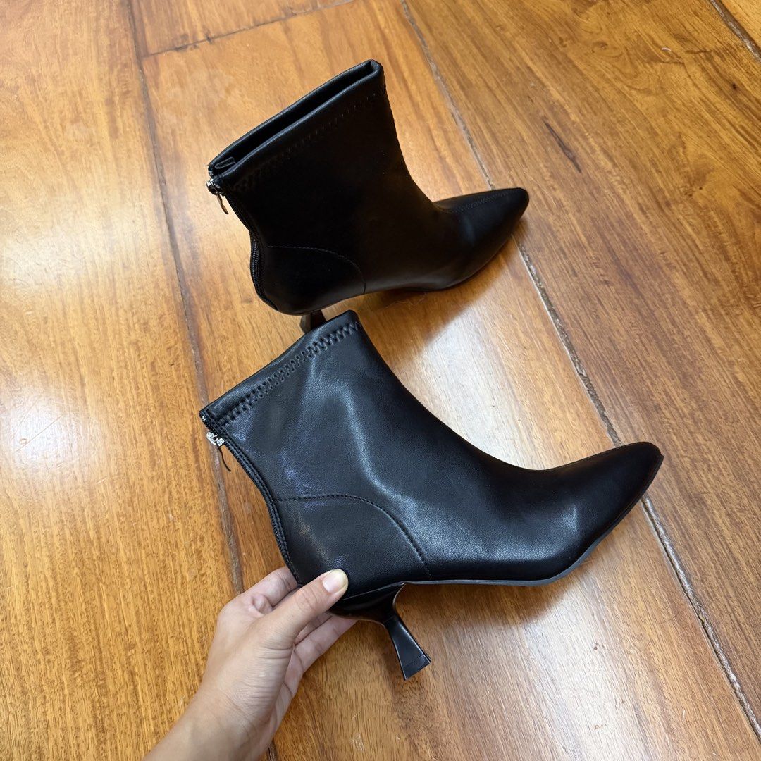 CLEARANCE SALE - Boots from DHGATE (Category: Boots) located in Muntinlupa City. Submitted by myrandomthingz (Listing ID 1468921398, Image 2). Description: .