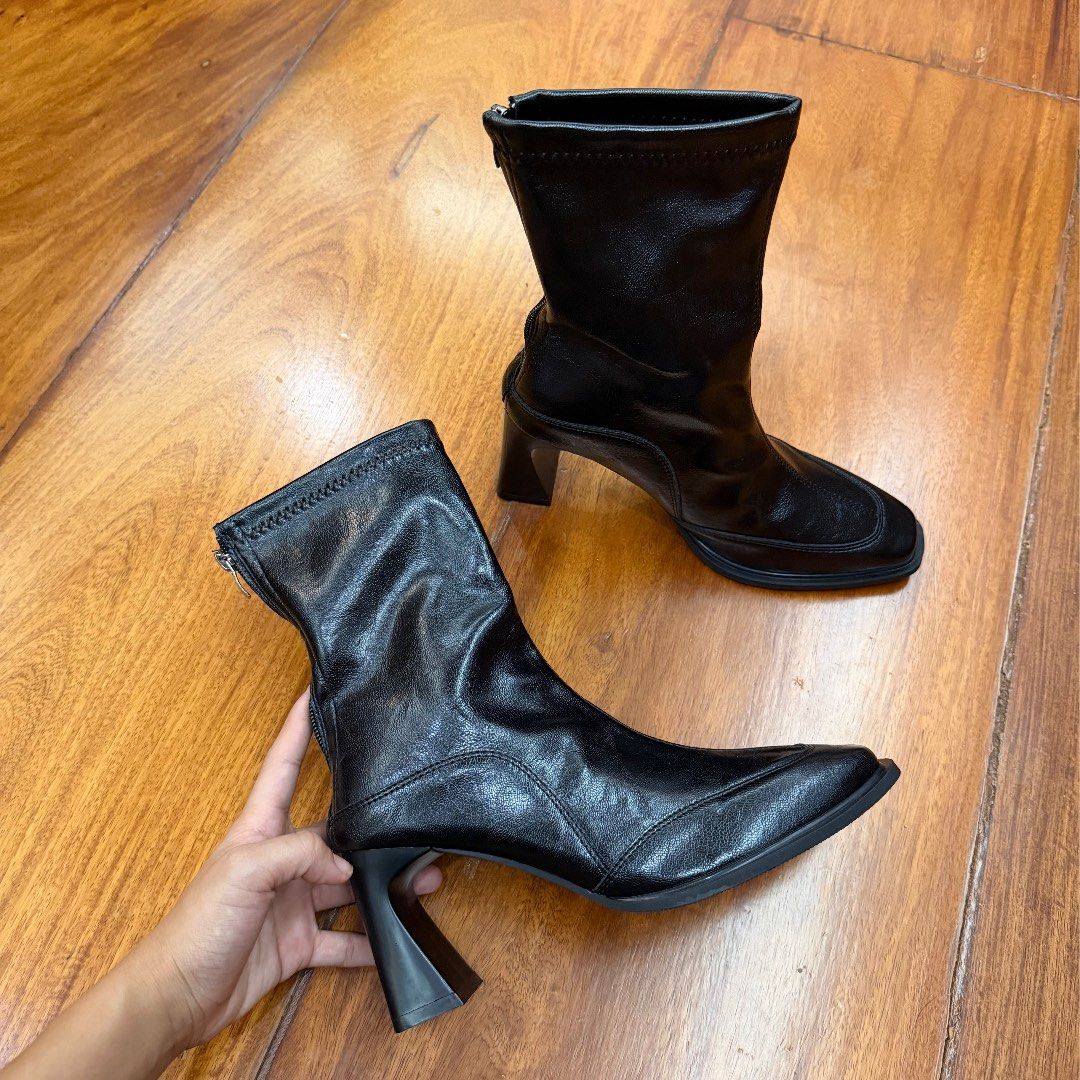 CLEARANCE SALE - Boots from DHGATE (Category: Boots) located in Muntinlupa City. Submitted by myrandomthingz (Listing ID 1468921518, Image 1). Description: .