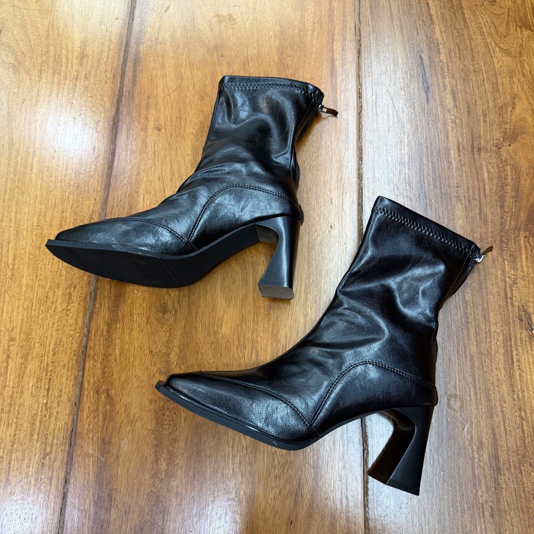 CLEARANCE SALE - Boots from DHGATE (Category: Boots) located in Muntinlupa City. Submitted by myrandomthingz (Listing ID 1468921518, Image 2). Description: .