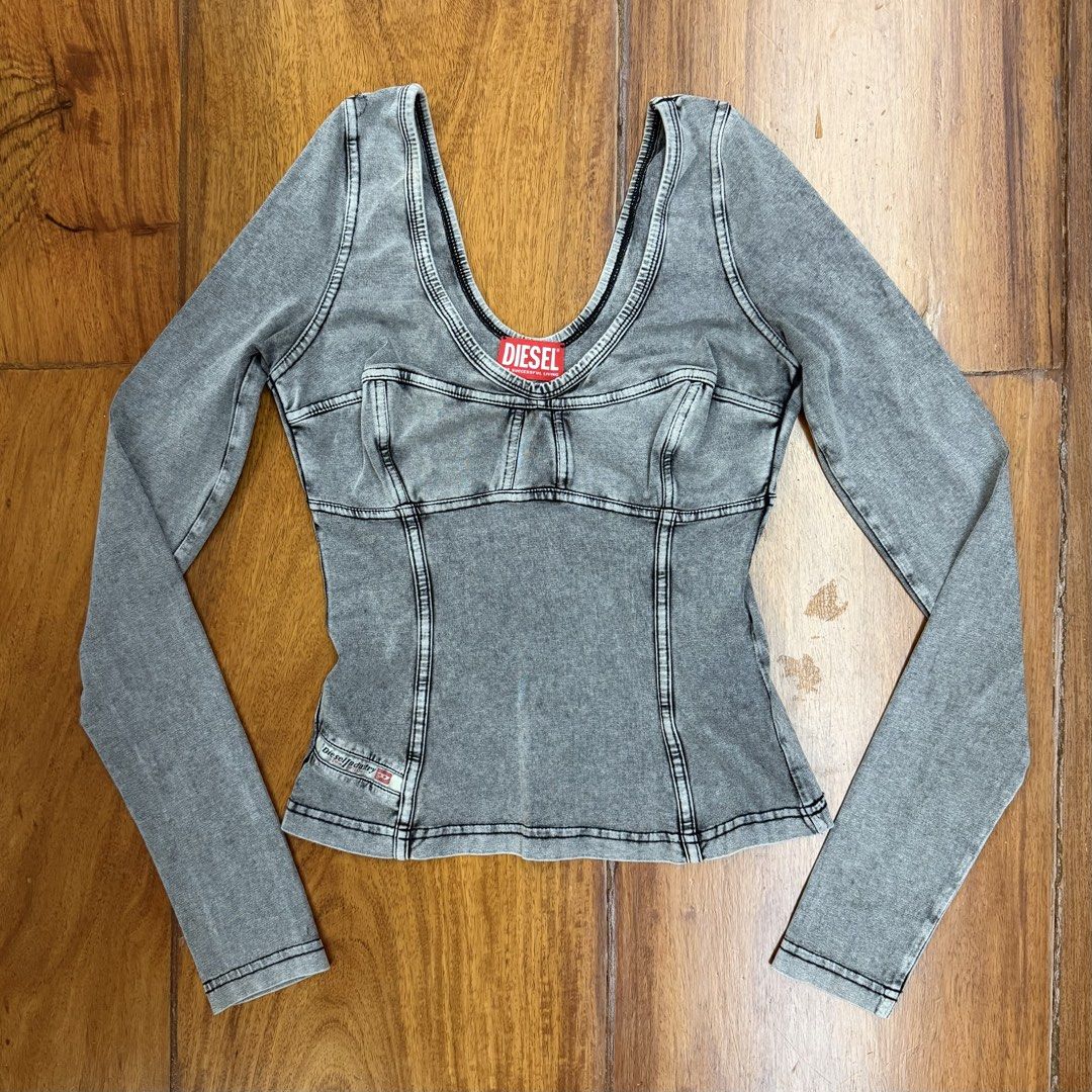 CLEARANCE SALE - Diesel Top (Category: Longsleeves) located in Muntinlupa City. Submitted by myrandomthingz (Listing ID 1468772607, Image 1). Description: .