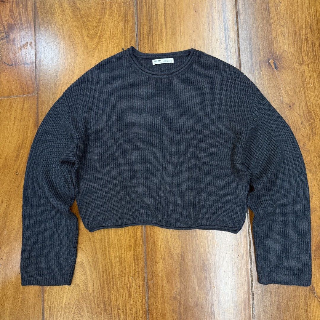 CLEARANCE SALE - Pull and Bear Top (Category: Longsleeves) located in Muntinlupa City. Submitted by myrandomthingz (Listing ID 1468822736, Image 1). Description: .