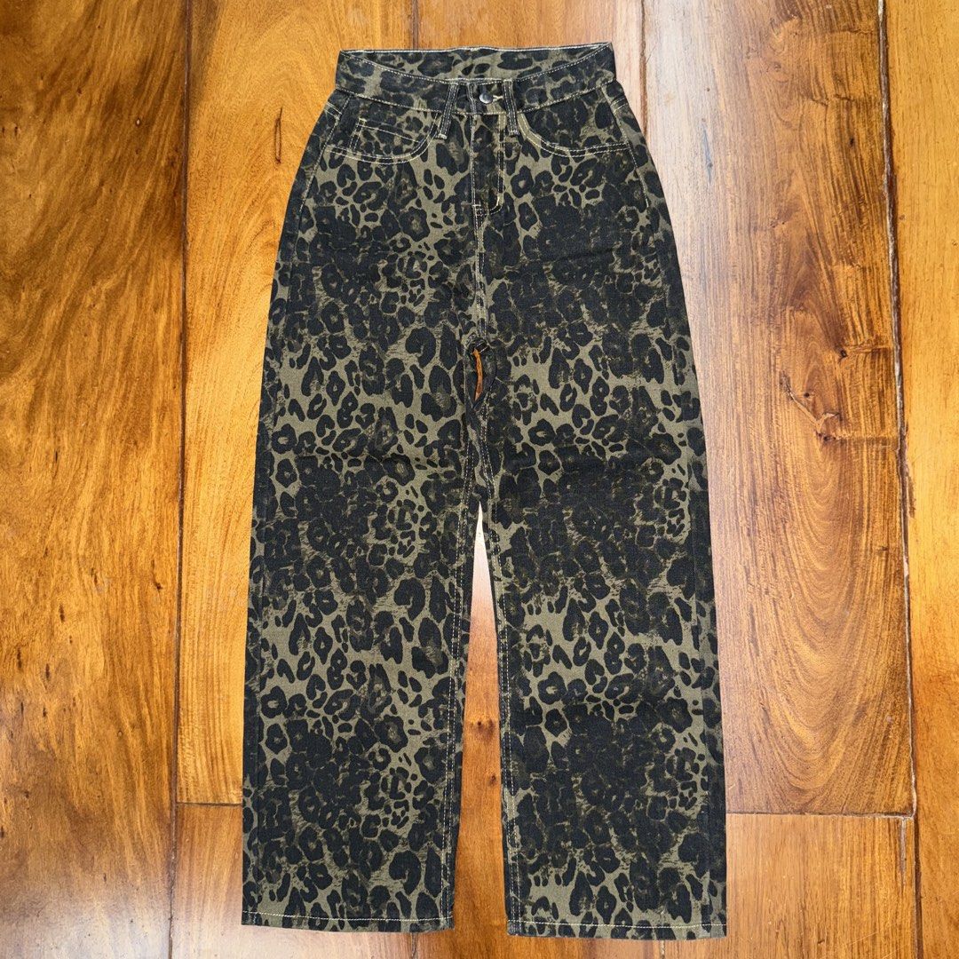 CLEARANCE SALE - Shein Jeans (Category: Jeans) located in Muntinlupa City. Submitted by curationbymich (Listing ID 1468796407, Image 1). Description: .