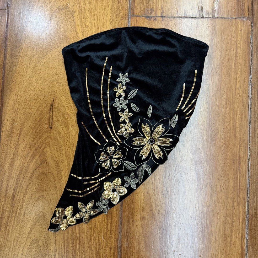 CLEARANCE SALE - Shein Top (Category: Sleeveless) located in Muntinlupa City. Submitted by myrandomthingz (Listing ID 1468820659, Image 1). Description: .