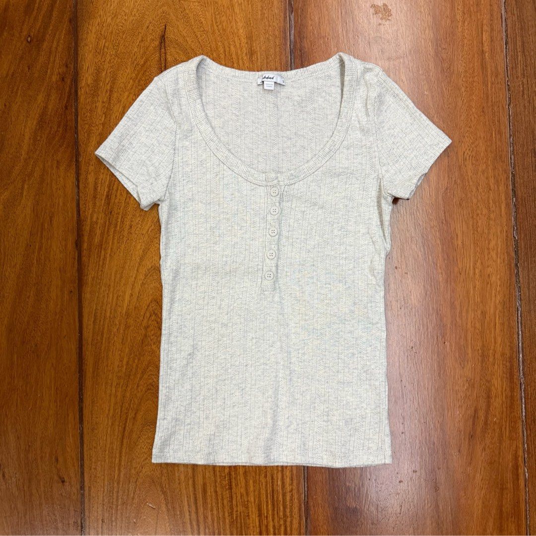CLEARANCE SALE - Subdued Top (Category: Shirts) located in Muntinlupa City. Submitted by myrandomthingz (Listing ID 1468790675, Image 1). Description: .