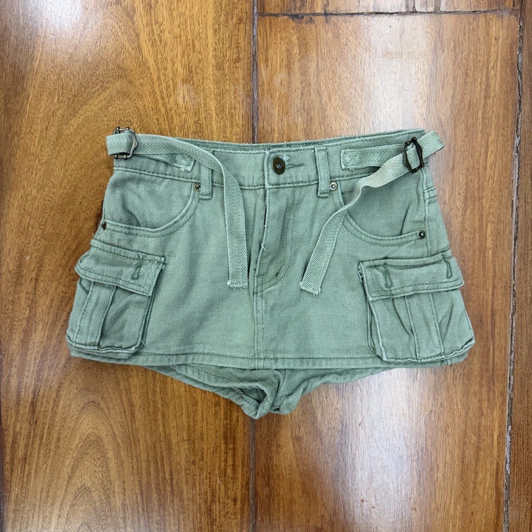 CLEARANCE SALE - Vintage Skort (Category: Shorts) located in Muntinlupa City. Submitted by curationbymich (Listing ID 1468821600, Image 1). Description: .