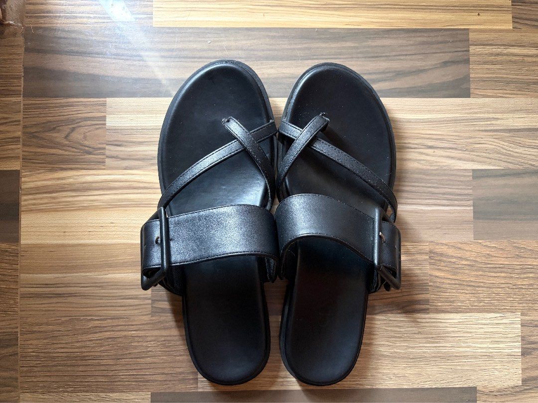 CLN Black buckle strap flat sandals (Category: Flats & Sandals) located in Los Banos. Submitted by _bugsssbunny (Listing ID 1468726271, Image 3). Description: CLN Black flat sandals - Details: Wide top strap with large square buckle, thin thong-style toe straps - Condition: Clean footbeds, minimal wear on soles - Features: Comfortable flat soles, great for everyday wear in warm weather.