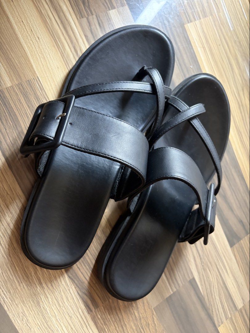 CLN Black buckle strap flat sandals (Category: Flats & Sandals) located in Los Banos. Submitted by _bugsssbunny (Listing ID 1468726271, Image 2). Description: CLN Black flat sandals - Details: Wide top strap with large square buckle, thin thong-style toe straps - Condition: Clean footbeds, minimal wear on soles - Features: Comfortable flat soles, great for everyday wear in warm weather.