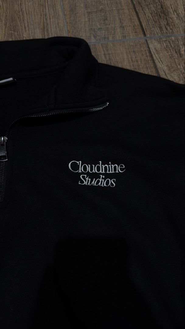 CLOUD NINE STUDIONS QZIP (Category: Coats, Jackets and Outerwear) located in Manila. Submitted by urban-vintage_2 (Listing ID 1468857397, Image 2). Description: ISSUE: NONE ( NEED WASH ) MOP :GCASH ( NO COD ) SHIP VIA : LALAMOVE & J&T LOCATION : PASIG CITY LENGTH : 26 WIDTH : 25 .