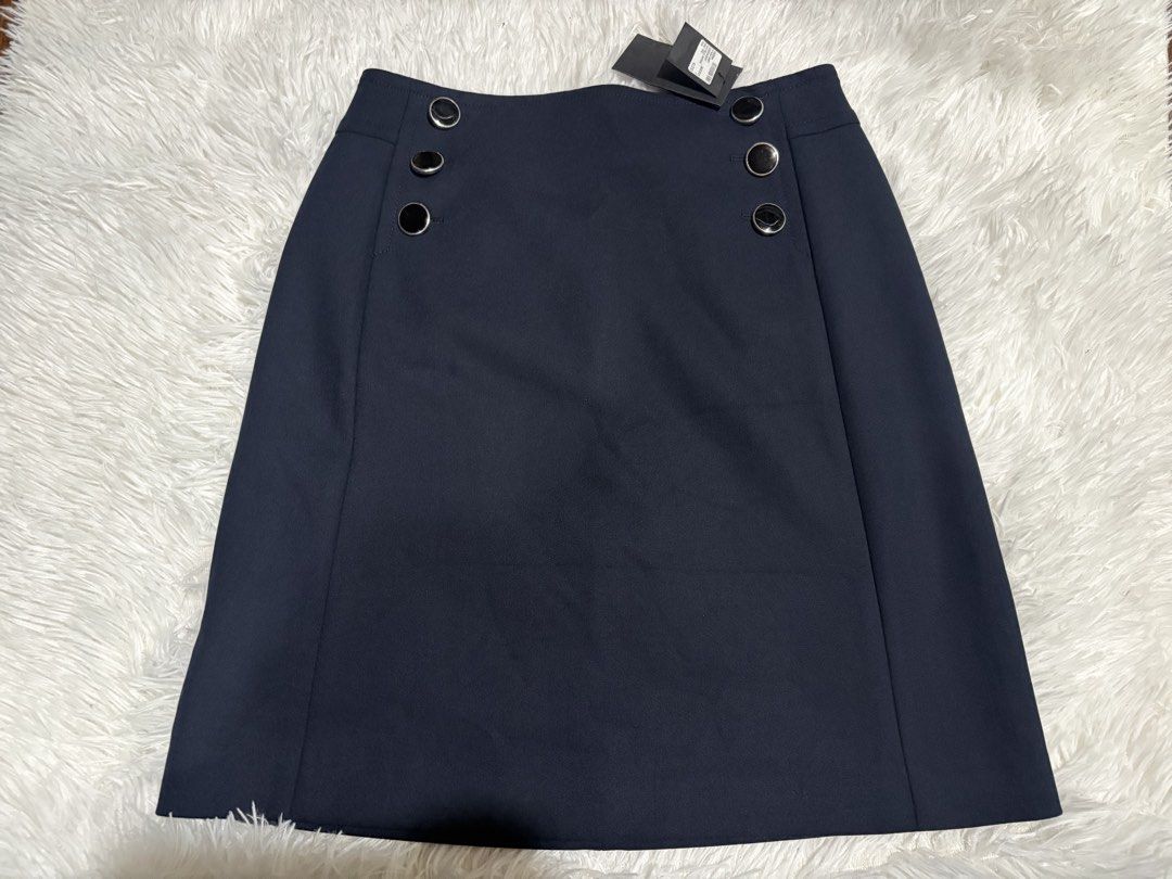 Club monaco (Category: Skirts) located in Baguio. Submitted by rheaanne07 (Listing ID 1468833600, Image 1). Description: Brandnew club monaco athena skirt L 19.5" W 26" Xs to s.