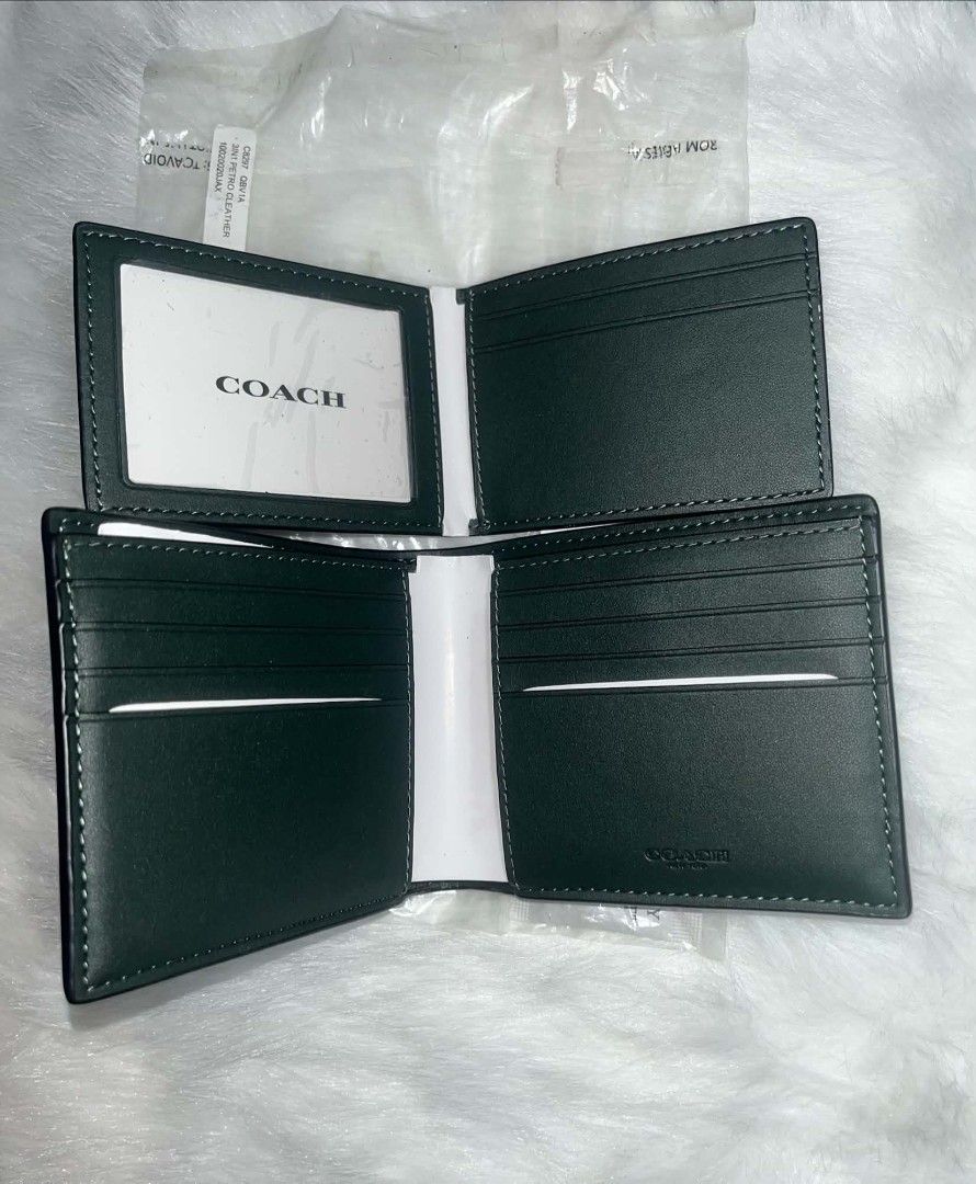 Coach 3 in 1 Men's Wallet (Category: Wallets & Card holders) located in Imus. Submitted by maria_pilayo (Listing ID 1468739212, Image 3). Description: Brand new. 💯 authentic..
