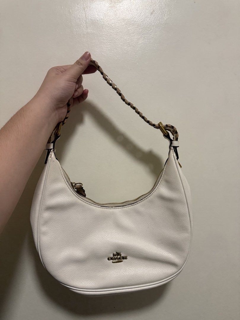 Coach bag (Category: Luxury Bags & Wallets) located in Caloocan City. Submitted by randombyuno (Listing ID 1468869370, Image 1). Description: RUSH SALE!! Auth No issue.