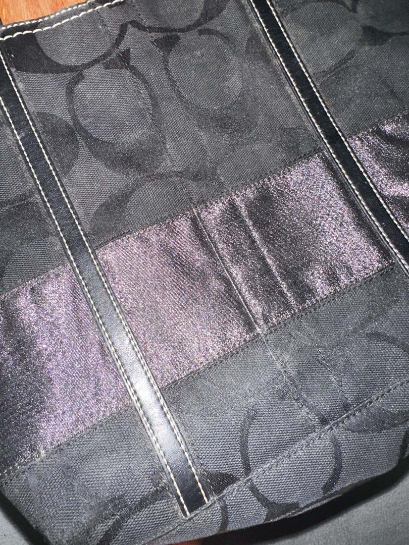 CoAch bag (Category: Tote Bags) located in Manila. Submitted by ashley_238 (Listing ID 1468908362, Image 2). Description: .