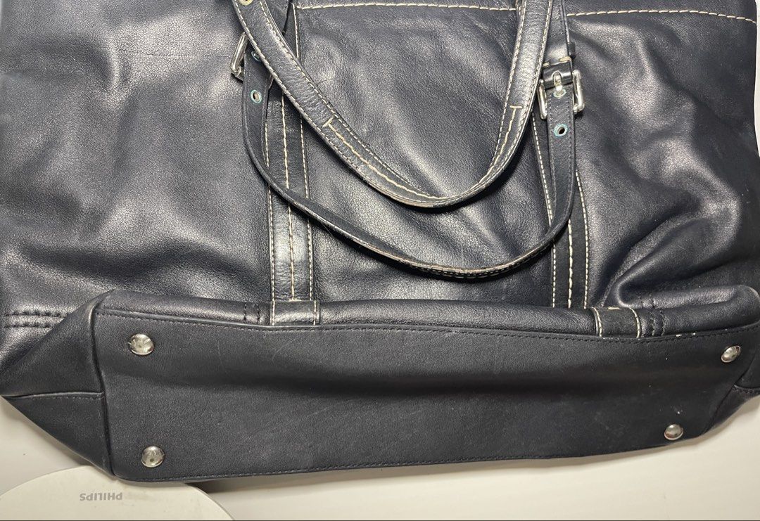 Coach bags bundle of 2 (Category: Tote Bags) located in Mandaluyong City. Submitted by coolmeybab (Listing ID 1468777313, Image 2). Description: Black and cream Coach tote bags in bundle Please manage expectations as it has signs of usage and will need cleaning. Check photos .