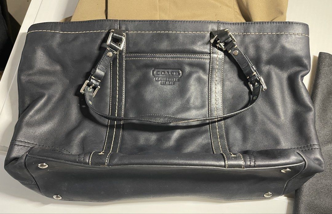 Coach bags bundle of 2 (Category: Tote Bags) located in Mandaluyong City. Submitted by coolmeybab (Listing ID 1468777313, Image 1). Description: Black and cream Coach tote bags in bundle Please manage expectations as it has signs of usage and will need cleaning. Check photos .