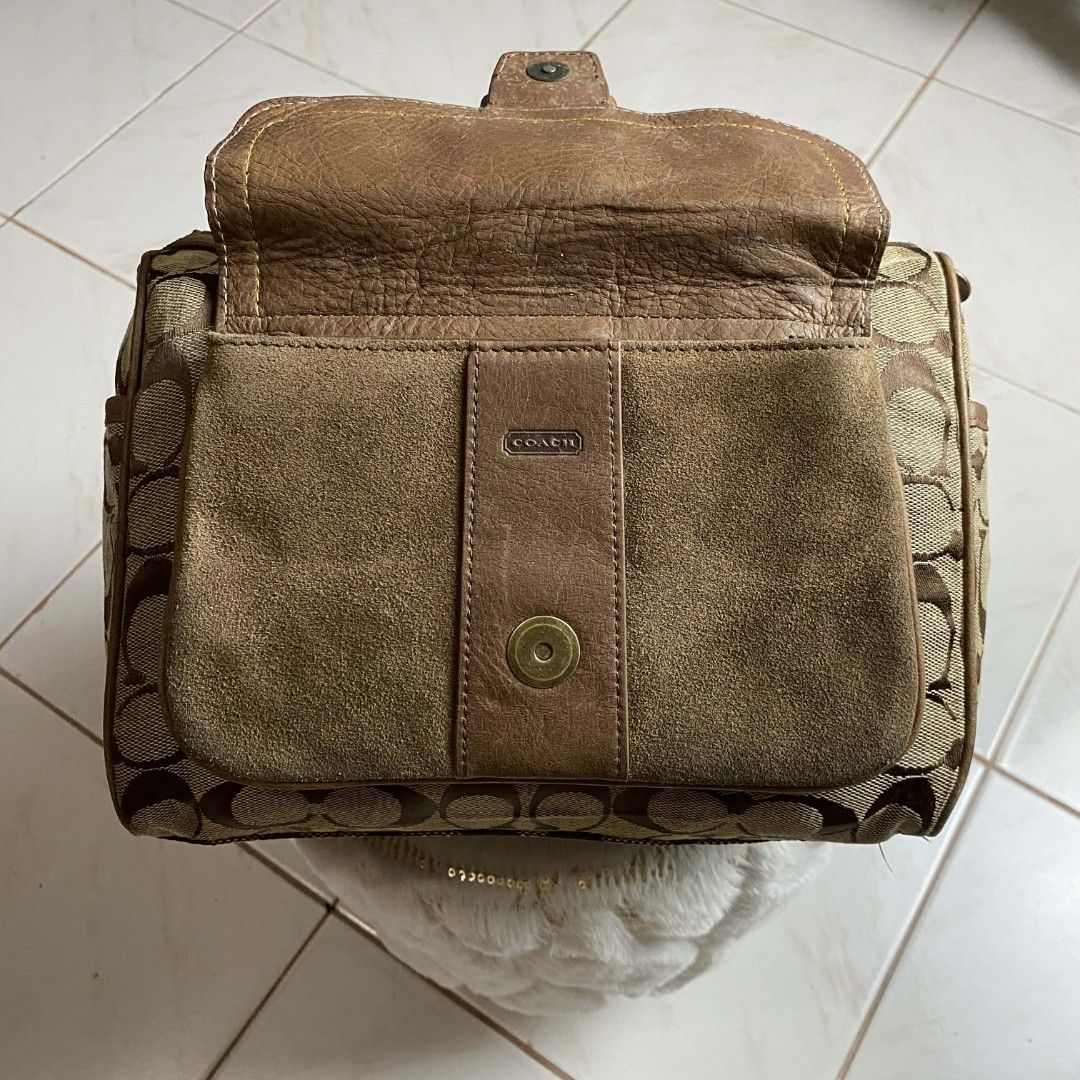 COACH BOSTON BAG (Category: Tote Bags) located in Talisay. Submitted by nooooooooooooooooy (Listing ID 1468745868, Image 3). Description: SIGN OF USED NO MAJOR FLAW'S.