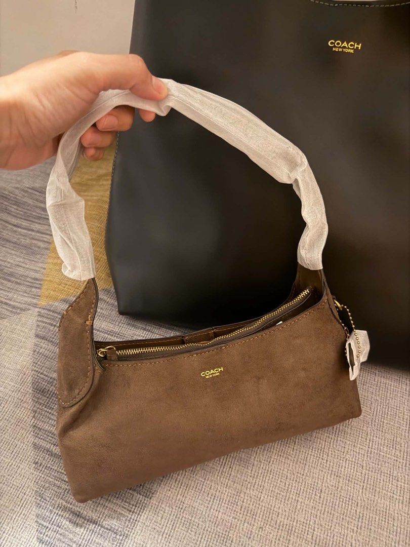 Coach Brooklyn 26 (Category: Luxury Bags & Wallets) located in Caloocan City. Submitted by skeeeeeeeeeks (Listing ID 1468886337, Image 1). Description: From US With paper bag.