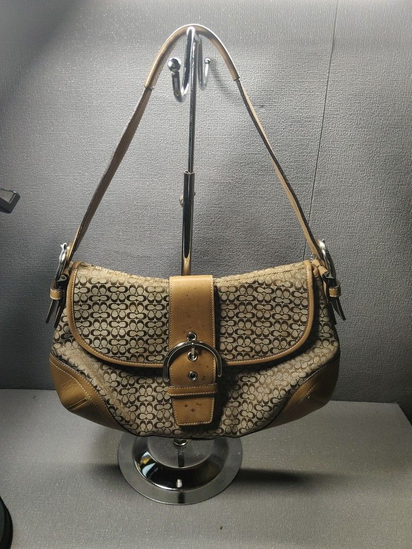 Coach Brown Soho (Category: Luxury Bags & Wallets) located in Valencia. Submitted by coolwolf_27a64f (Listing ID 1468738341, Image 1). Description: Vintage Coach aesthetics hit different. ✨👜 Bring back the early 2000s with this classic Coach Soho signature shoulder bag. 🤎 Y2K fashion at its finest. You can never go wrong with a timeless monogram bag. A little throwback luxury to complete the look. 💫.
