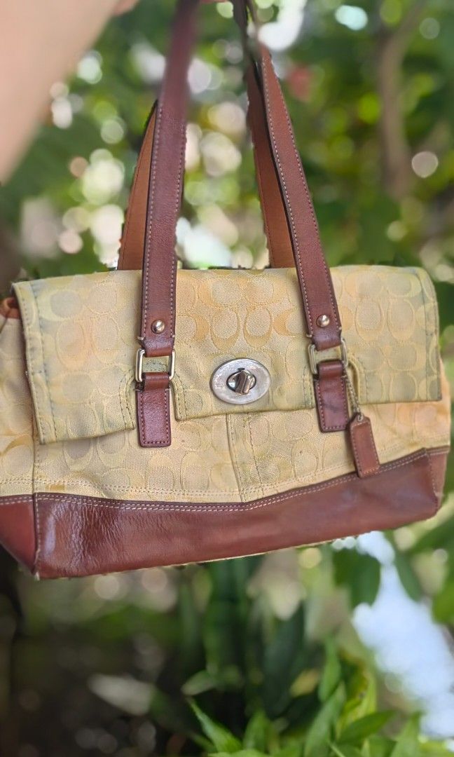 Coach canvass (Category: Shoulder Bags) located in Bacolod City. Submitted by darriebags88 (Listing ID 1468776679, Image 1). Description: need cleaning may stain ung gilid as shown on photos no cracks sa leather.