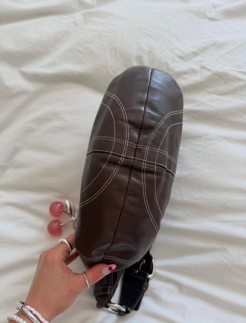 Coach Choco Brown Soho Hobo (Category: Shoulder Bags) located in Dagupan City. Submitted by emmanreyes (Listing ID 1468798089, Image 3). Description: .