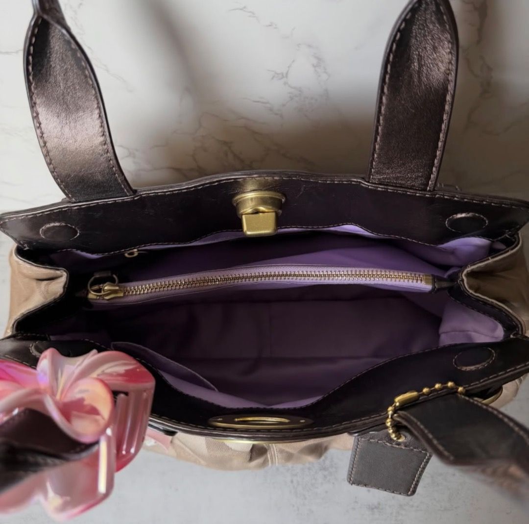 Coach Garnet Shoulder Bag (Category: Shoulder Bags) located in Dagupan City. Submitted by emmanreyes (Listing ID 1468798272, Image 2). Description: In transit Eta nextweek.