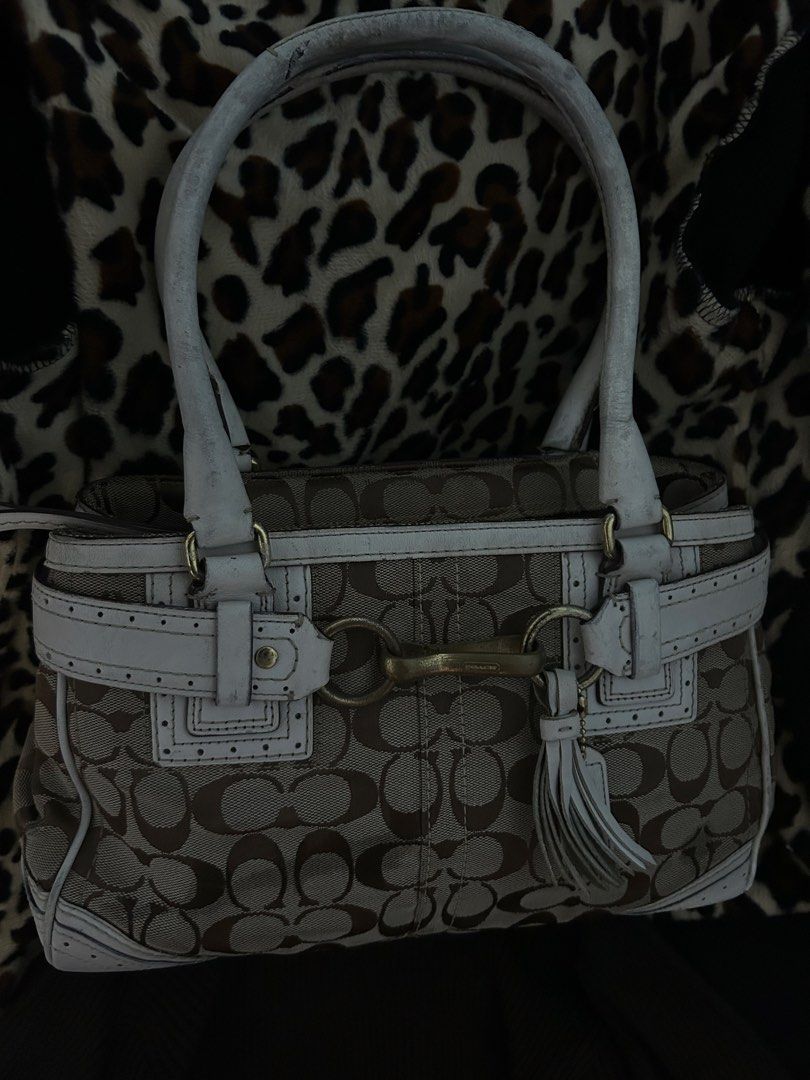 Coach Hampton (Category: Shoulder Bags) located in Manila. Submitted by charmeofficial (Listing ID 1468823740, Image 1). Description: .