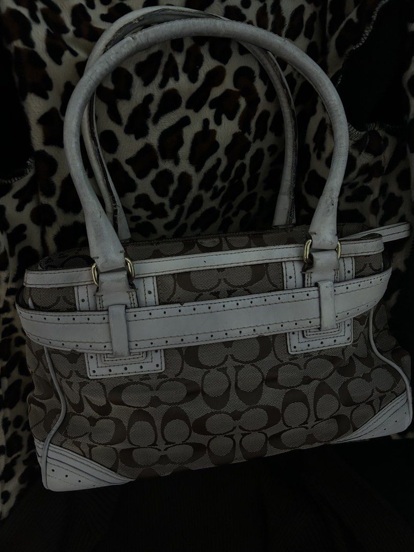 Coach Hampton (Category: Shoulder Bags) located in Manila. Submitted by charmeofficial (Listing ID 1468823740, Image 2). Description: .