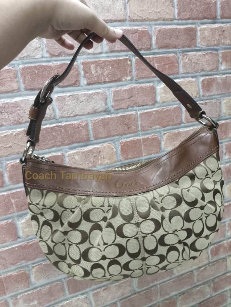 Coach Hobo (Category: Luxury Bags & Wallets) located in Cebu City. Submitted by summerfae (Listing ID 1468926168, Image 1). Description: Excellent condition No hangtag only minimal signs if used since its vintage.