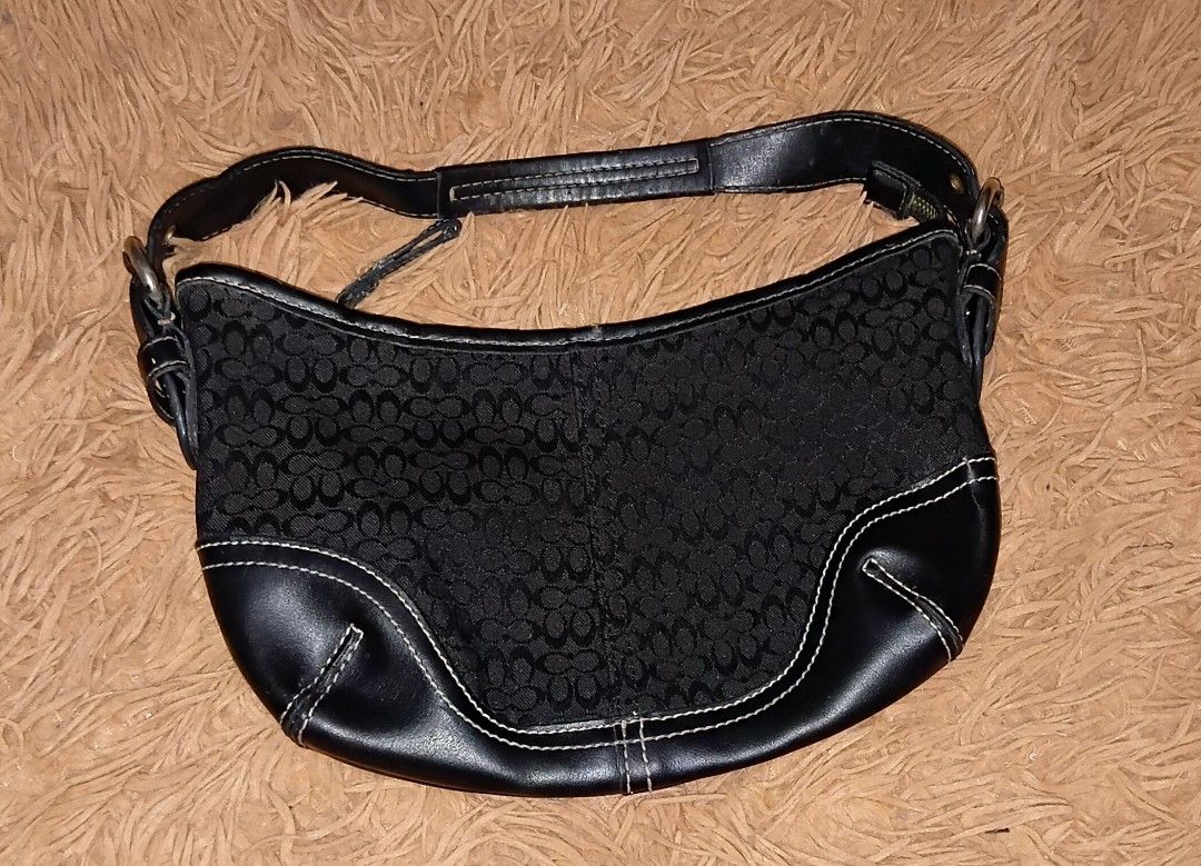 COACH KILI BAG (Category: Shoulder Bags) located in Legazpi City. Submitted by nashaiza (Listing ID 1468801643, Image 1). Description: COACH Color: Black canvas and leather with creed *authenticity not guarantee MOP: GCash Courier: J&T Express.