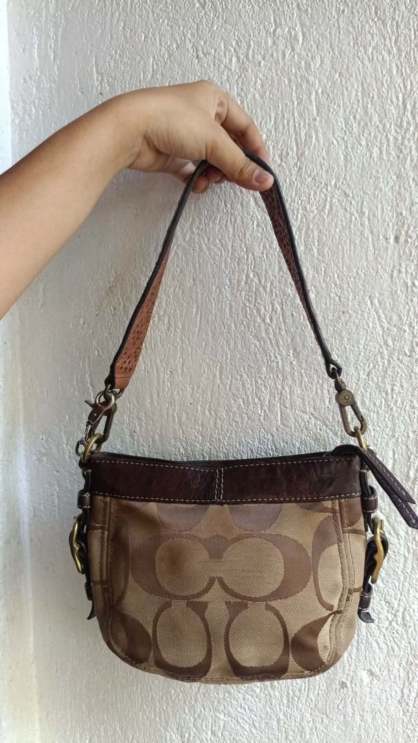 Coach Kili Mini Zoe Bag (Category: Luxury Bags & Wallets) located in Batangas. Submitted by krista071867642 (Listing ID 1468887933, Image 2). Description: - with tag - coded -ykk zipper - excellent condition - no rubs.