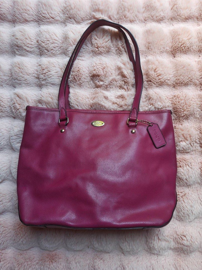 Coach Leather Tote Bag Pink (Category: Luxury Bags & Wallets) located in Manila. Submitted by jeromskito66462 (Listing ID 1468883677, Image 1). Description: - Brand: Coach - Material: Genuine leather in bright pink - Hardware: Gold-tone - Closure: Zip top - Straps: Double shoulder straps - Exterior: Front zip pocket and hanging leather tag - Interior: Fabric-lined with a secure inside zip compartment - Design: Structured shape, ideal everyday siz