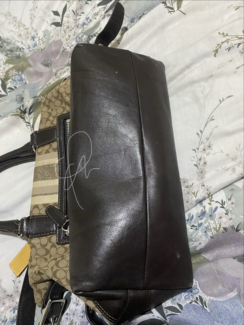 Coach Legacy Signature Stripe (Category: Tote Bags) located in Legazpi City. Submitted by goldenfish.d18172 (Listing ID 1468808563, Image 3). Description: Declutterring! Has minima issues sa leather and patent strap (see photos for ref) Minimal yellow stain (unnoticable) Replaced hangtag .