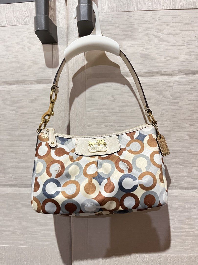 Coach multi-color geometric Shoulder bag (Category: Luxury Bags & Wallets) located in Pasig City. Submitted by irene.joy1913_picks (Listing ID 1468736709, Image 3). Description: .
