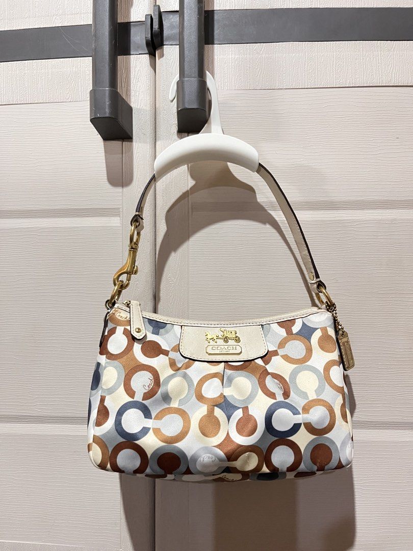 Coach multi-color geometric Shoulder bag (Category: Luxury Bags & Wallets) located in Pasig City. Submitted by irene.joy1913_picks (Listing ID 1468736709, Image 1). Description: .