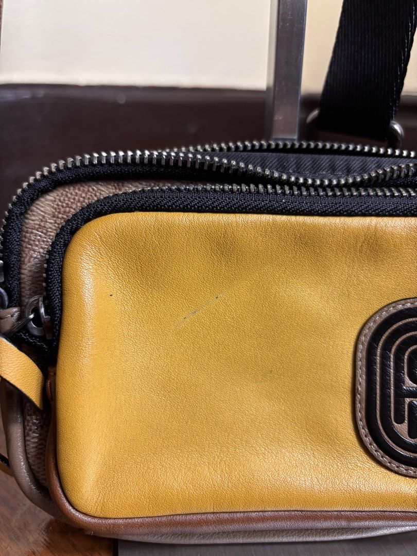 Coach Pacer Convertible Double Pouch (Category: Cross-body Bags) located in Manila. Submitted by earlylifecrisis (Listing ID 1468782346, Image 2). Description: Condition 8.5/10 Measure it by inch Width: 7 Length: 5 Depth: 1 Handle:18 •Refund / Returns not allowed allowed •Please do check the dimensions size on labels sometimes are not accurate on the sizing •Ask me before purchasing.