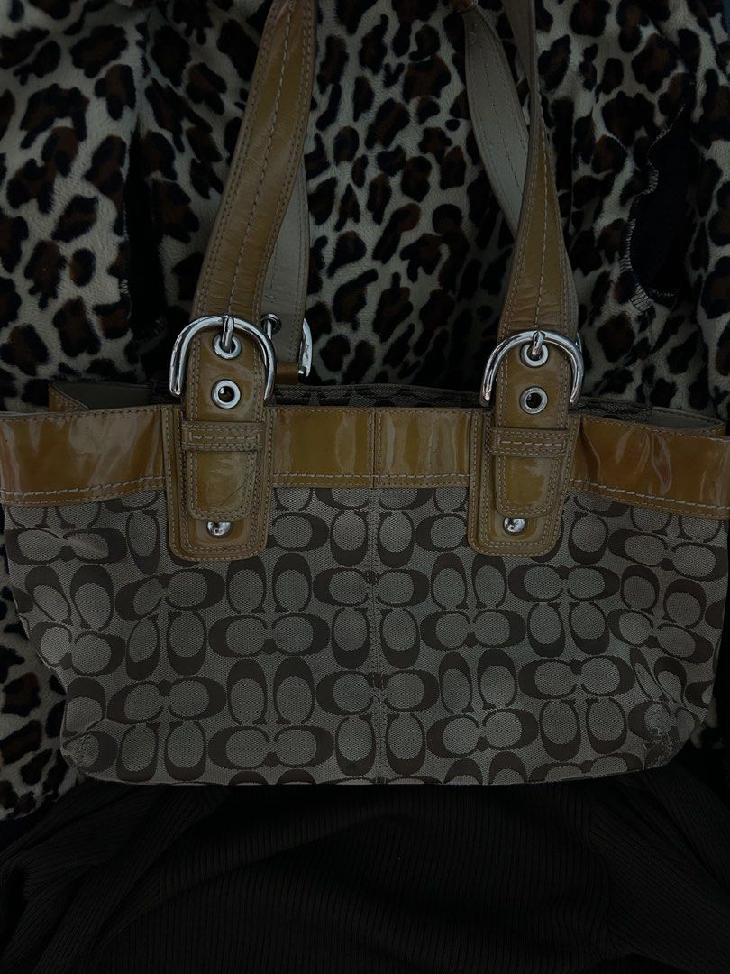 Coach Pleated soho (Category: Shoulder Bags) located in Manila. Submitted by charmeofficial (Listing ID 1468823979, Image 2). Description: .