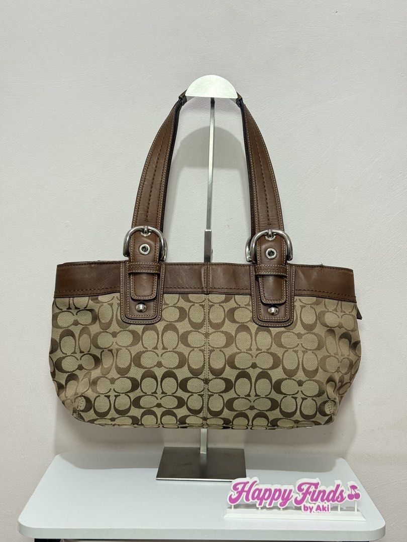 Coach Pleated Soho Tote (Category: Luxury Bags & Wallets) located in Manila. Submitted by happyfindsbyaki (Listing ID 1468757946, Image 2). Description: ୨୧ Coach Pleated Soho Tote ୨୧ 🎀DM to Mine ₊˚⊹ Condition: Rank AB⊹˚₊ ♡ Minimal signs of use ♡ Missing hang tag ♡ YKK zipper ♡Clean interior ♡Clean canvas no rubs ♡Small stains 📍 Metro Manila, Las piñas city 𐙚 IG: @happyfinds.byaki 𐙚 FB: Happy Finds by Aki ୨୧ A little vintage treasure waiting f
