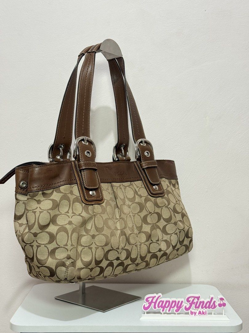 Coach Pleated Soho Tote (Category: Luxury Bags & Wallets) located in Manila. Submitted by happyfindsbyaki (Listing ID 1468757946, Image 3). Description: ୨୧ Coach Pleated Soho Tote ୨୧ 🎀DM to Mine ₊˚⊹ Condition: Rank AB⊹˚₊ ♡ Minimal signs of use ♡ Missing hang tag ♡ YKK zipper ♡Clean interior ♡Clean canvas no rubs ♡Small stains 📍 Metro Manila, Las piñas city 𐙚 IG: @happyfinds.byaki 𐙚 FB: Happy Finds by Aki ୨୧ A little vintage treasure waiting f