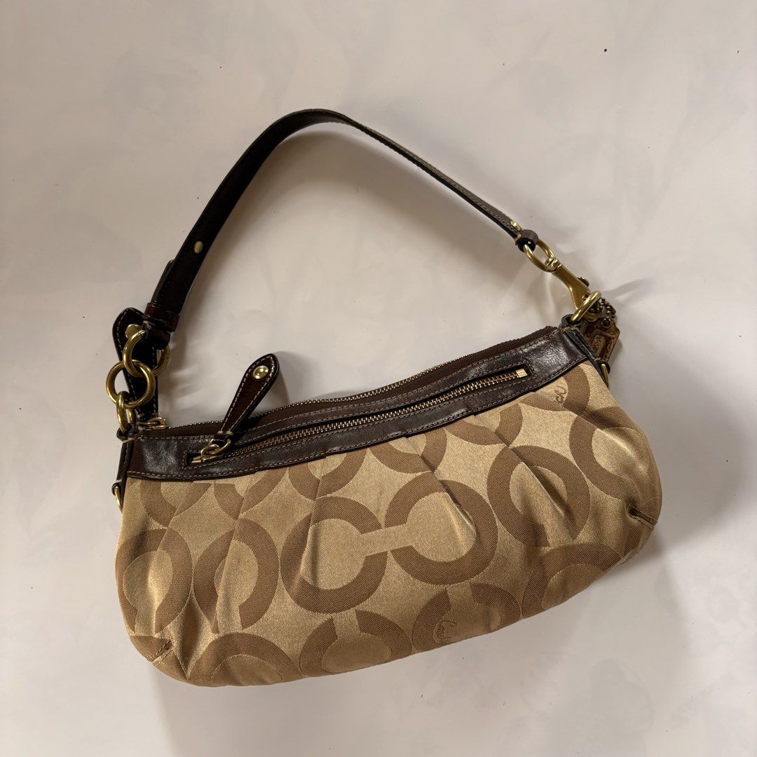 Coach pretty Maddison baguette bag (Category: Shoulder Bags) located in Quezon City. Submitted by kaelian_couture (Listing ID 1468847842, Image 3). Description: Faded creed See photos for issue.