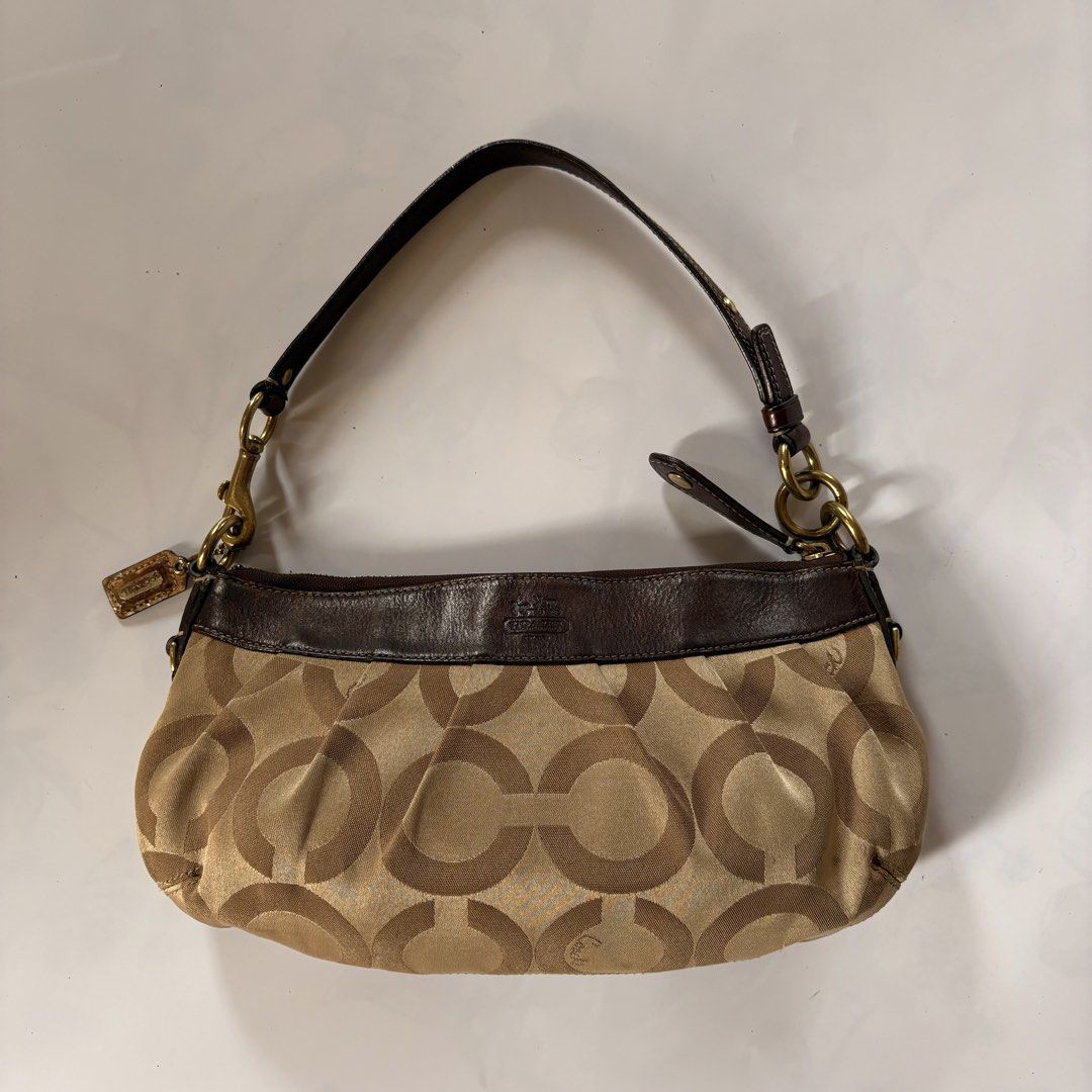 Coach pretty Maddison baguette bag (Category: Shoulder Bags) located in Quezon City. Submitted by kaelian_couture (Listing ID 1468847842, Image 1). Description: Faded creed See photos for issue.