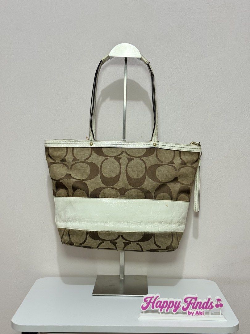 Coach Signature Stripe Tote Bag (Category: Tote Bags) located in Manila. Submitted by happyfindsbyaki (Listing ID 1468759066, Image 2). Description: ୨୧ Coach Signature Stripe Tote Bag ୨୧ 🎀DM to Mine ₊˚⊹ Condition: Rank AB⊹˚₊ ♡ Minimal signs of use ♡ YKK zipper ♡Clean interior ♡Clean canvas no rubs ♡Small stain 📍 Metro Manila, Las piñas city 𐙚 IG: @happyfinds.byaki 𐙚 FB: Happy Finds by Aki ୨୧ A little vintage treasure waiting for her new home.