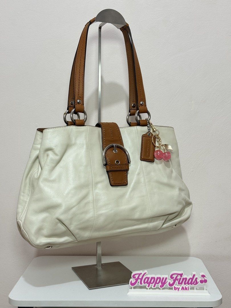 Coach Soho Leather Shoulder Bag (Category: Luxury Bags & Wallets) located in Manila. Submitted by happyfindsbyaki (Listing ID 1468758440, Image 3). Description: ୨୧ Coach Soho Leather Shoulder Bag ୨୧ 🎀DM to Mine ₊˚⊹ Condition: Rank A⊹˚₊ ♡ Minimal signs of use ♡ YKK zipper ♡Clean interior ♡Clean canvas no rubs ♡ Good condition 📍 Metro Manila, Las piñas city 𐙚 IG: @happyfinds.byaki 𐙚 FB: Happy Finds by Aki ୨୧ A little vintage treasure waiting fo