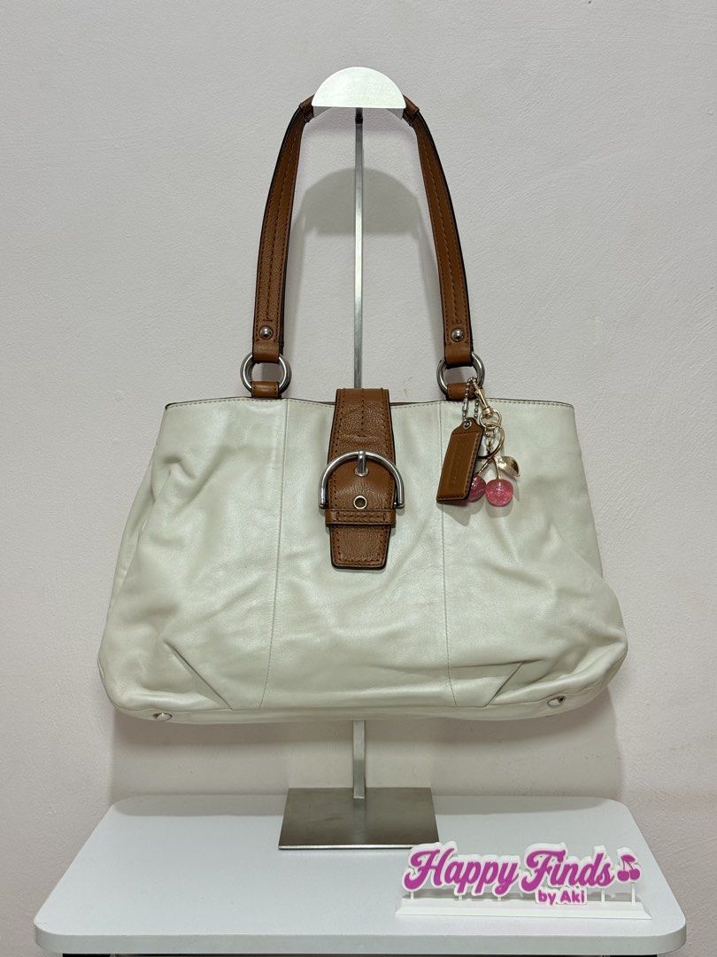 Coach Soho Leather Shoulder Bag (Category: Luxury Bags & Wallets) located in Manila. Submitted by happyfindsbyaki (Listing ID 1468758440, Image 1). Description: ୨୧ Coach Soho Leather Shoulder Bag ୨୧ 🎀DM to Mine ₊˚⊹ Condition: Rank A⊹˚₊ ♡ Minimal signs of use ♡ YKK zipper ♡Clean interior ♡Clean canvas no rubs ♡ Good condition 📍 Metro Manila, Las piñas city 𐙚 IG: @happyfinds.byaki 𐙚 FB: Happy Finds by Aki ୨୧ A little vintage treasure waiting fo