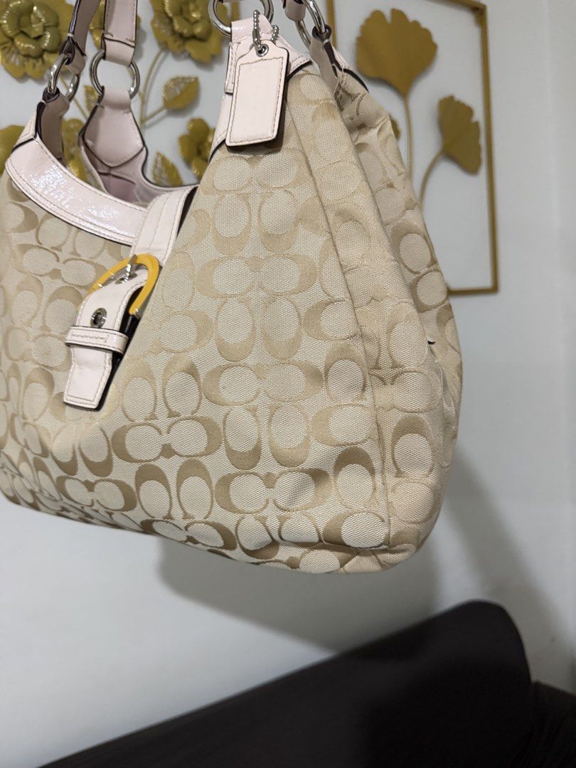 Coach Soholynn Large (Category: Luxury Bags & Wallets) located in Calbayog City. Submitted by incesrueda (Listing ID 1468719314, Image 3). Description: .