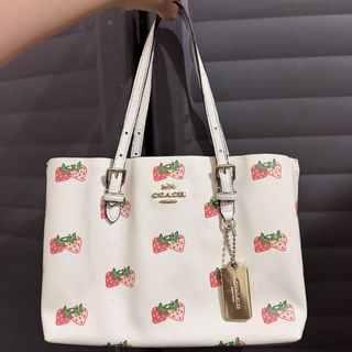 (Category: ) located in . Submitted by lovegclothingph (Listing ID 1468858087, Image 1). Description: .