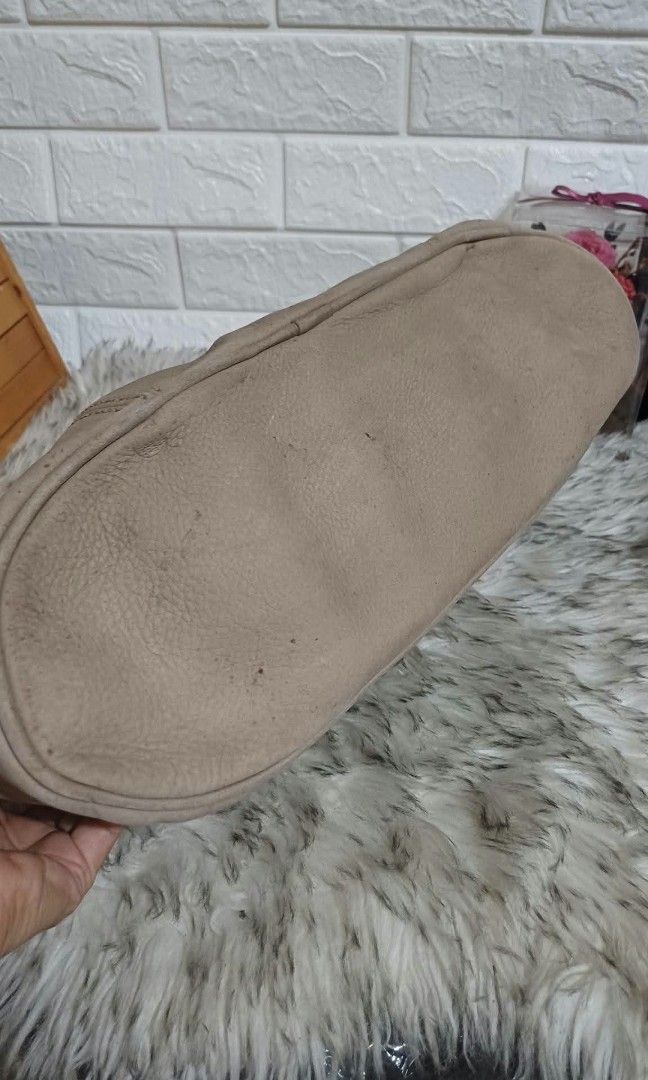 Coach tote (Category: Luxury Bags & Wallets) located in Tagum. Submitted by ynez.luxurypicksph (Listing ID 1468713156, Image 3). Description: preloved Japan Medium vintage please check photos closely.
