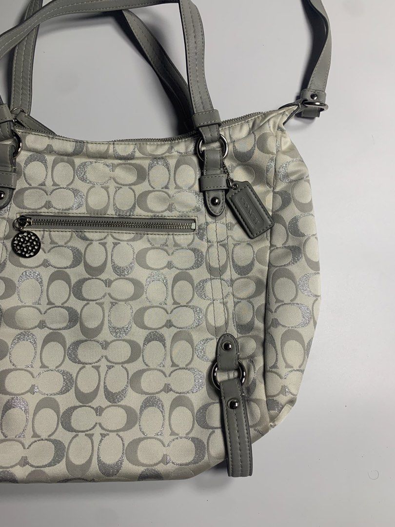 COACH TWO WAY BAGS (Category: Shoulder Bags) located in Dinalupihan. Submitted by bigboythrift7 (Listing ID 1468892043, Image 3). Description: COACH TWO WAY BAGS GOOD CONDITION MINIMAL SCRATCH STILL PRESENTABLE ₱3580+SHIPPING LOCATION DINALUPIHAN BATAAN.